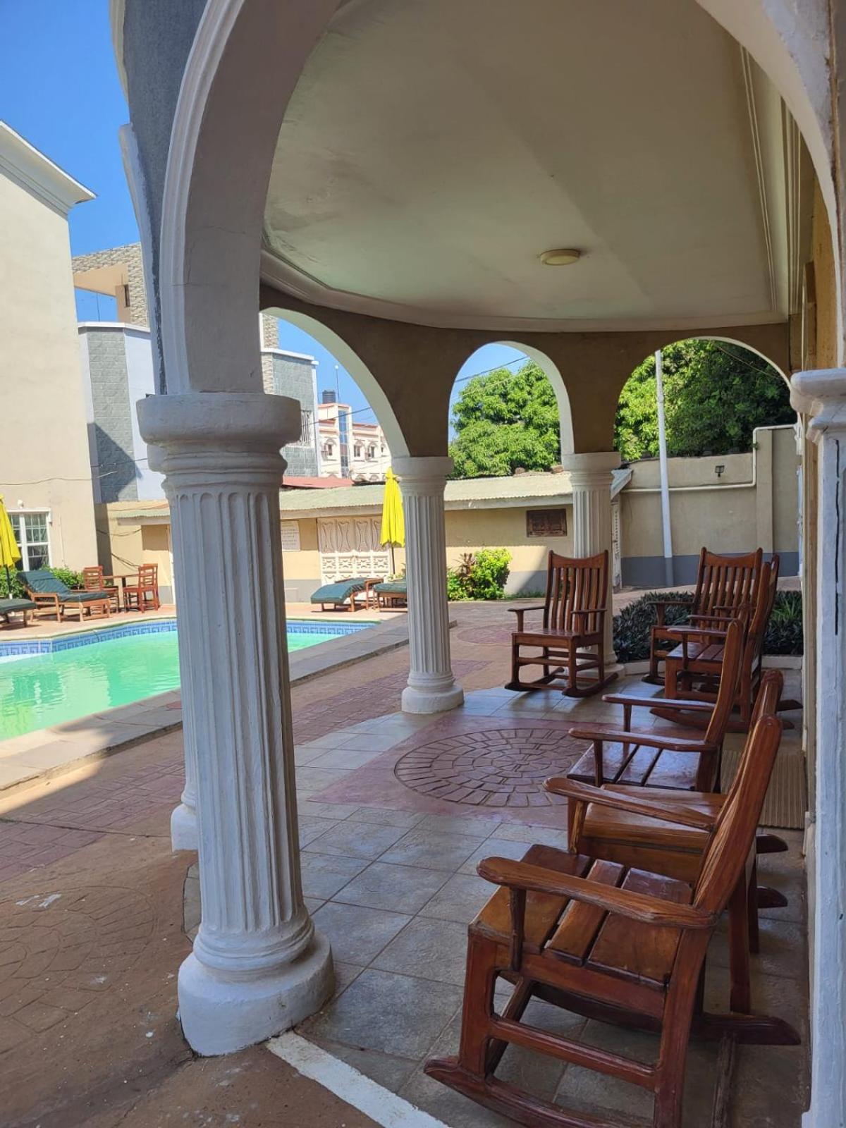 Summer Grove Villa Kololi Exterior photo